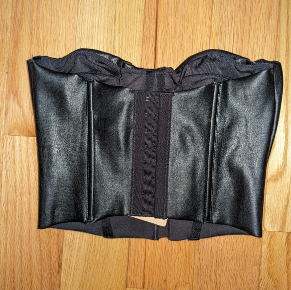 NWT SKIMS FAUX LEATHER CORSET - Picture 2 of 6